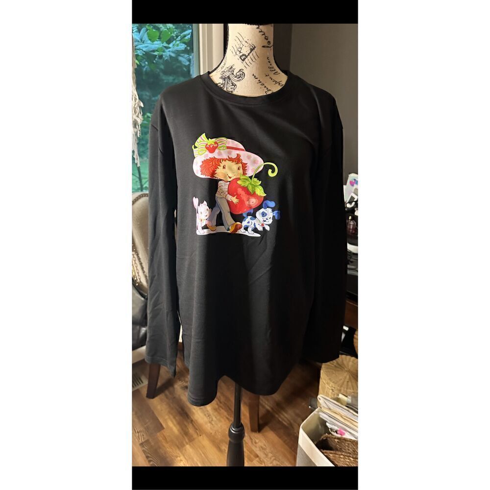 Strawberry shortcake,âcuteâlightweightâlongâsleeveâtop/sweatshirt